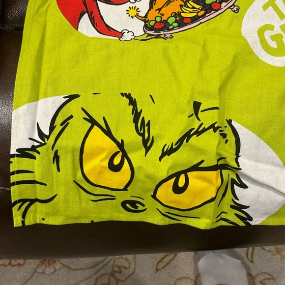 The Grinch 26” x 35” Apron - Max Cindy Lou Who Roast Beast Who Hash - Picture 8 of 10